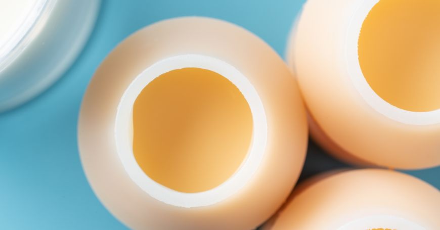 Integratori di fermenti lattici per la colite, e probiotici, in confezioni di plastica, pronti all'uso